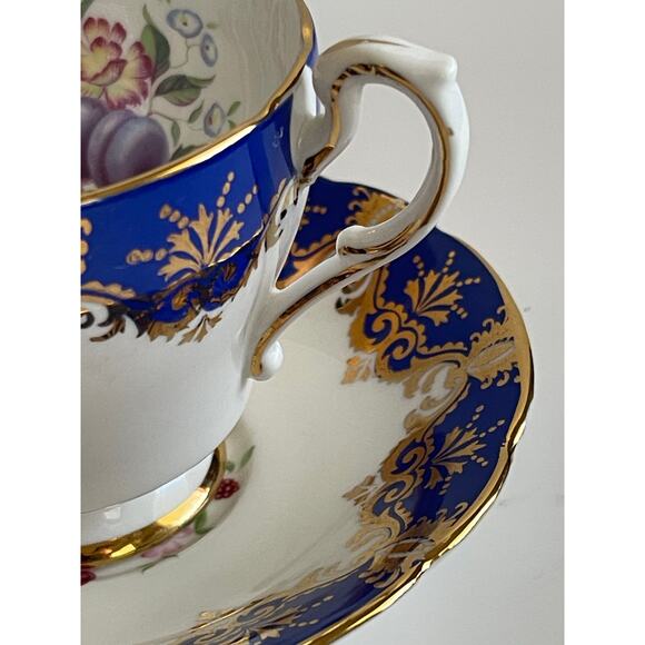 Vintage Paragon Tea Cup and Saucer By Appointment The Majesty - Picture 4 of 10